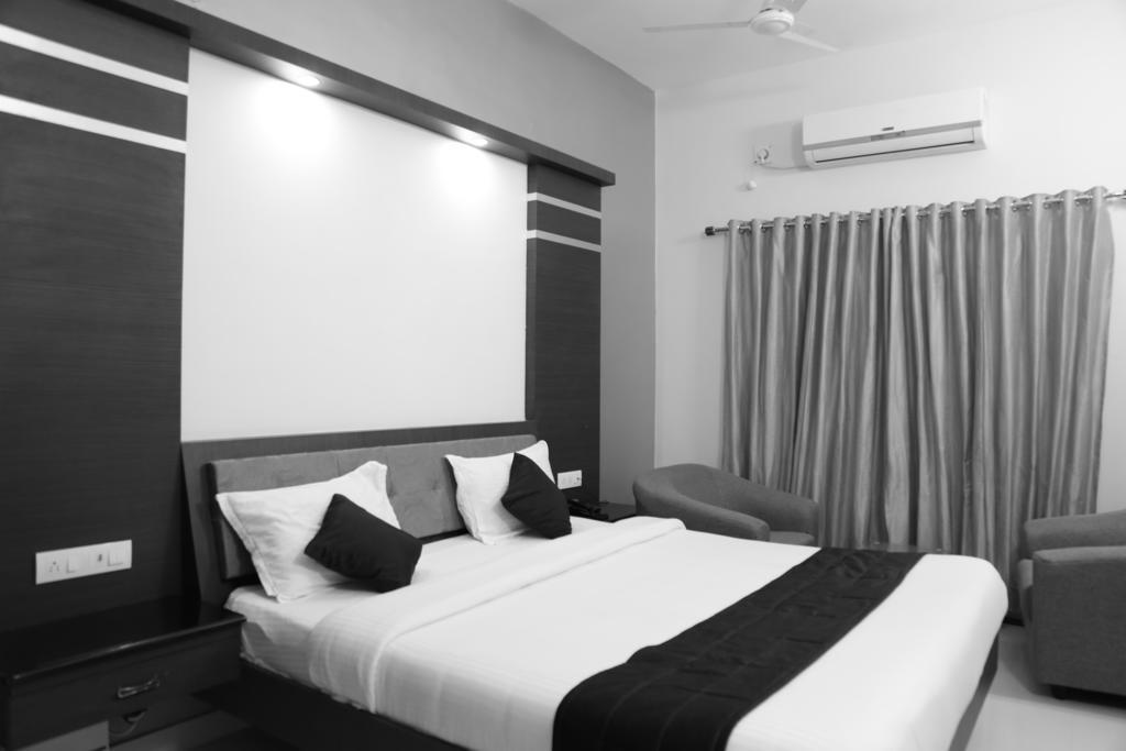 Pine Tree Aparthotel Kanchipuram Room photo